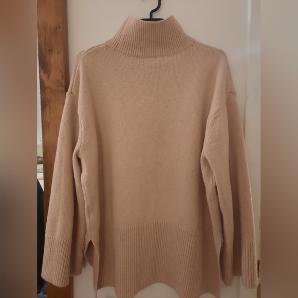 H&M Cream Turtleneck Sweater sz. M - Picture 4 of 8